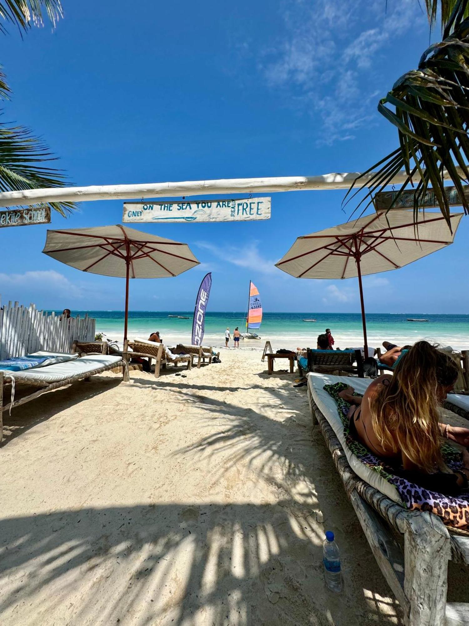 La Base Hotel Kiwengwa (Zanzibar) Exteriör bild